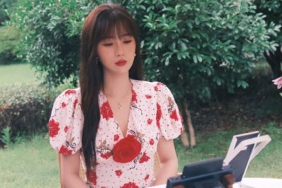 ​虞书欣玫瑰裙大片如富家千金 五官精致抗打