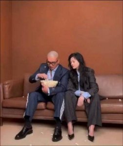 ​大S48岁生日礼物竟是具俊晔藏在厕所里的画！