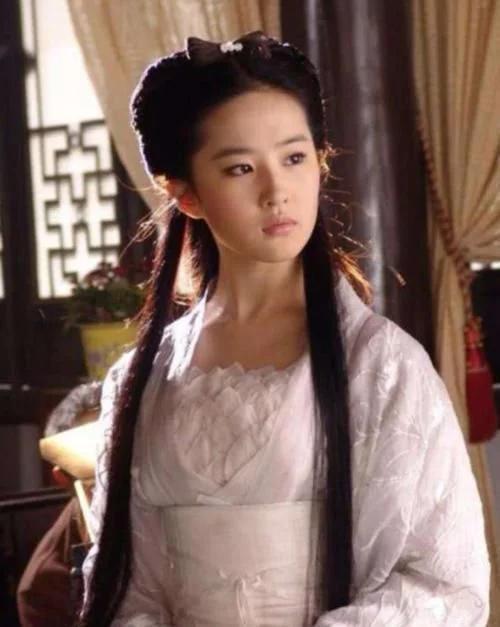 刘亦菲出道时有多撩人？演技堪称教科书版，网友：牺牲太大了