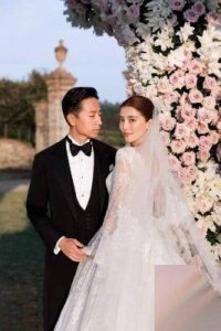 ​孙耀威妻子美貌揭秘：低调婚姻背后的金屋藏娇