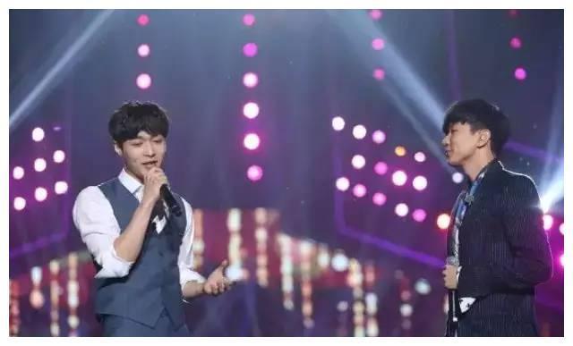 张艺兴《我是唱作人2》，实力演绎《小丑》，舞台表演震惊众人