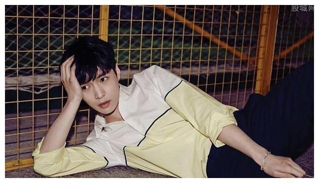 张艺兴《我是唱作人2》，实力演绎《小丑》，舞台表演震惊众人