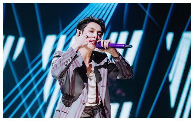 张艺兴《我是唱作人2》，实力演绎《小丑》，舞台表演震惊众人
