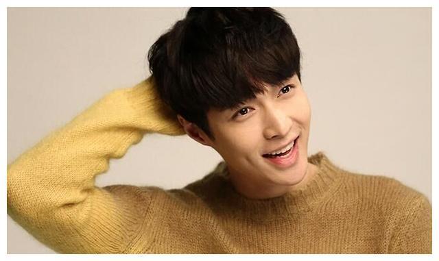 张艺兴《我是唱作人2》，实力演绎《小丑》，舞台表演震惊众人