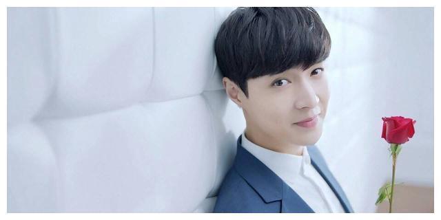 张艺兴《我是唱作人2》，实力演绎《小丑》，舞台表演震惊众人