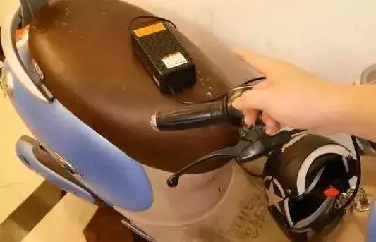 电动车电瓶正确的充电方法（告诉你电动车正确充电方法）(3)