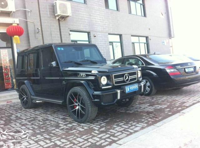 国内首辆99999库里南，车牌价值200多万，车标值一辆帕萨特-