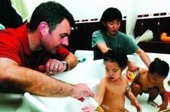 揭秘变性人金星的孩子是自己生的吗?