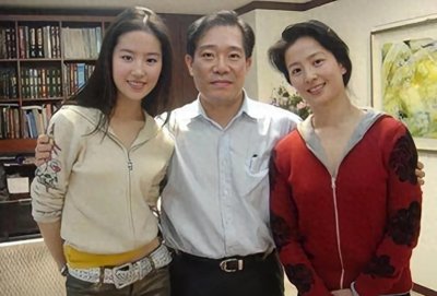 ​豪门总裁竟是刘亦菲生父，震惊35年神秘身份曝光！