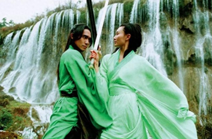 戏里恩爱，戏外“被恩爱”，梁朝伟和张曼玉话题缠身多年