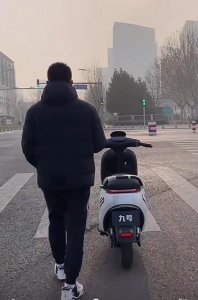 ​最牛的5G平衡电动车，能语音互动，能无人驾驶,能陪你散步！