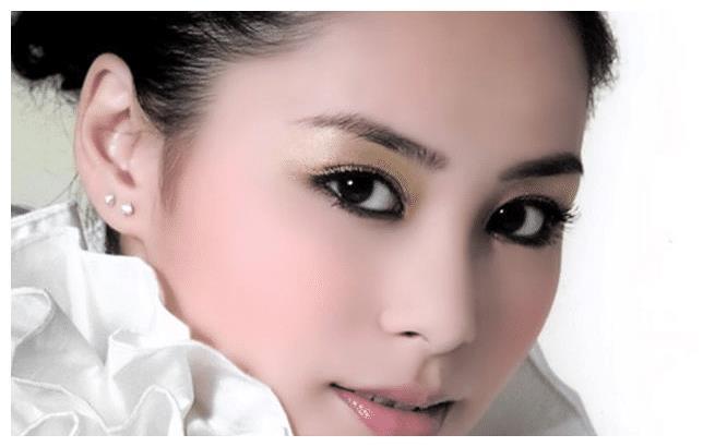 优秀演员钟欣桐，虽然事业特别成功，可是生活却让人们心疼