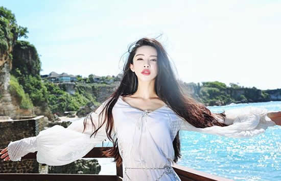 潘霜霜个人资料简介及最新性感写真照片介绍