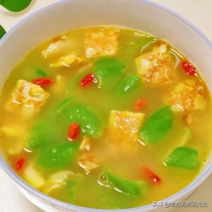 ​清甜鲜美的丝瓜蛋汤，夏日特定好汤，清甜开胃，奶黄鲜香非常地道