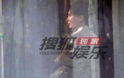 陈数近照曝光,仅露侧脸就秒杀大半女星,结婚10年不生子身材太辣