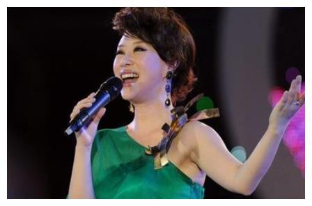 她是国家一级演员,曾9次登上春晚,嫁给老师未婚先育却被抛弃