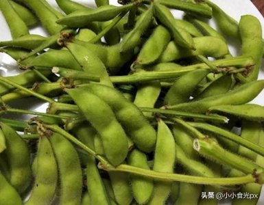 ​教你做水煮毛豆，香辣爽口，翠绿不发黑，比大排档做的还好吃