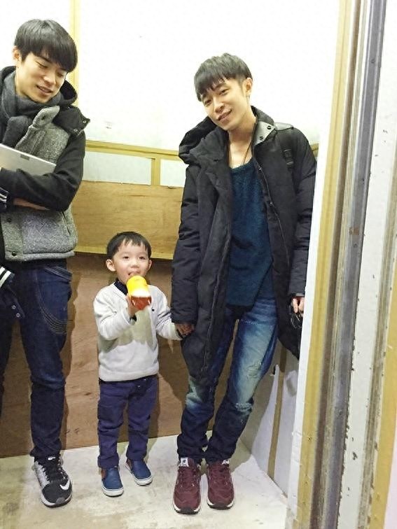 苏打绿刘家凯的儿子很黏吴青峰，他俩也常在微博上互相调侃！