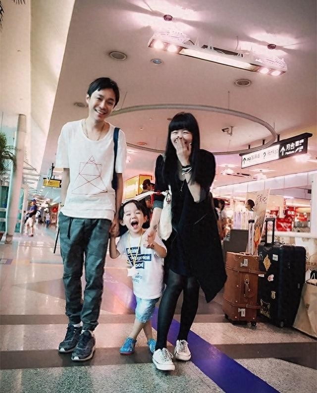 苏打绿刘家凯的儿子很黏吴青峰，他俩也常在微博上互相调侃！