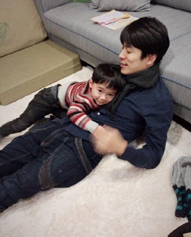 苏打绿刘家凯的儿子很黏吴青峰，他俩也常在微博上互相调侃！