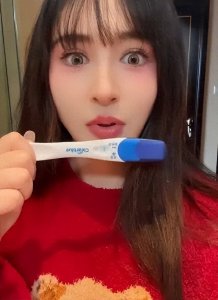 ​李心艾官宣怀孕