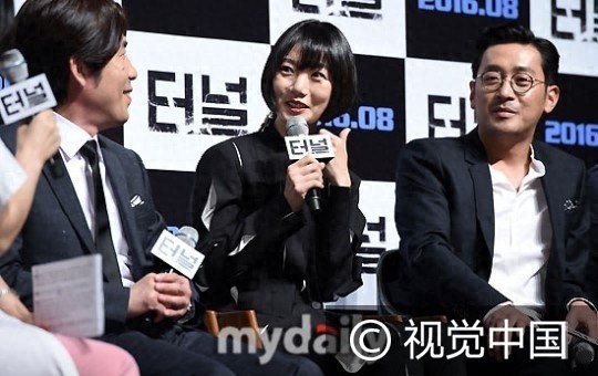 “韩国王菲”破功！裴斗娜捂嘴狂笑 河正宇《隧道》再搭吴达秀