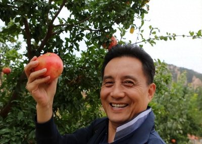 ​他被谢霆锋殴打成重伤，发妻6次流产绝情离开