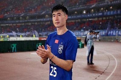 ​国脚邓涵文誓言为武汉而战，球迷感动：这才是足球的本色