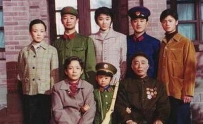 ​62岁老戏骨孙海英：亲生儿子去世23年，却替张丰毅养了12年的儿子